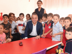 Başkan Böcek, minik öğrencileri ziyaret etti