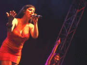 ZEYNEP DİZDAR VE ÖZGÜN MÜZİK SANATÇISI EDİP AKBAYRAM SAHNE ALDI