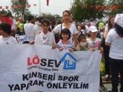 Özdemir; Lösev için Yürüdü