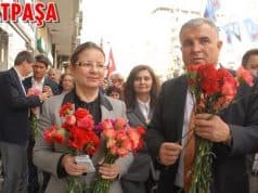 AK Parti Antalya Kadın Kolları Kadınlar Gününde Çiçek Dağıttı